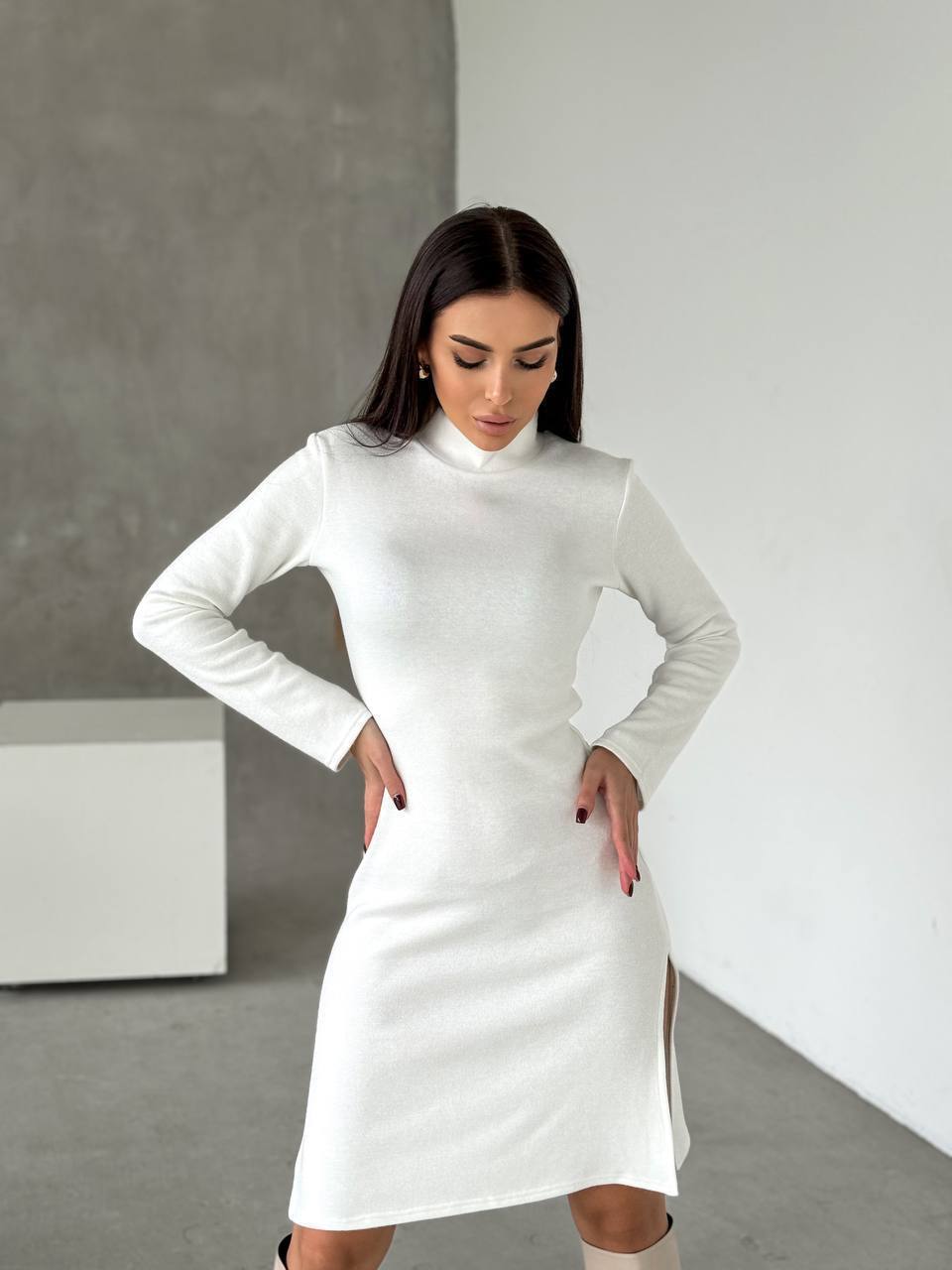 Ангоровое платье мини с поясом молочного цвета 35482