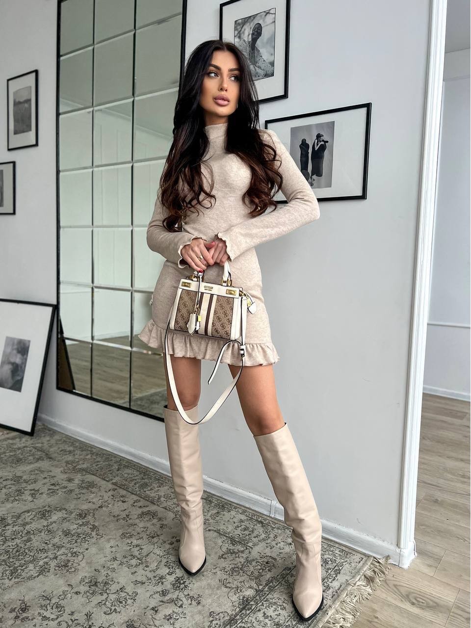 Ангоровое платье мини с рюшами бежевого цвета 35447