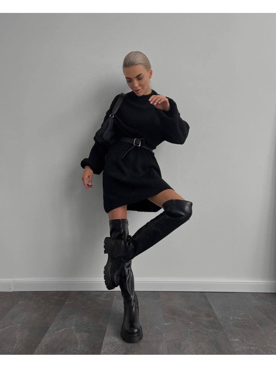 Ангоровое платье с поясом черного цвета 35073