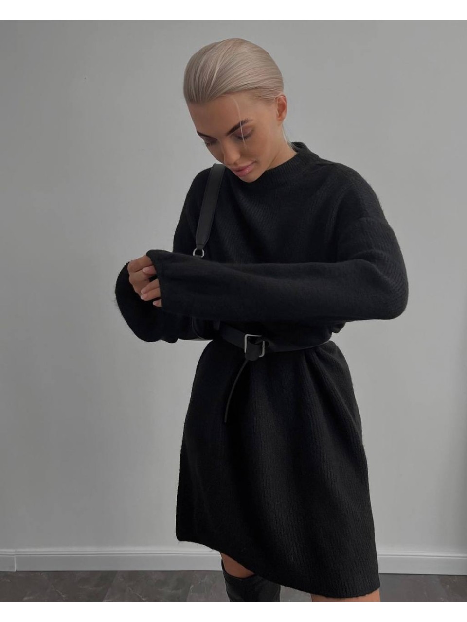 Ангоровое платье с поясом черного цвета 35073