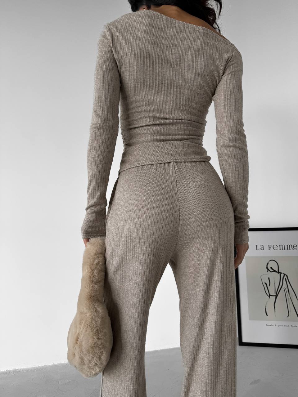 Ангоровий прогулянковий костюм бежевого кольору 34447