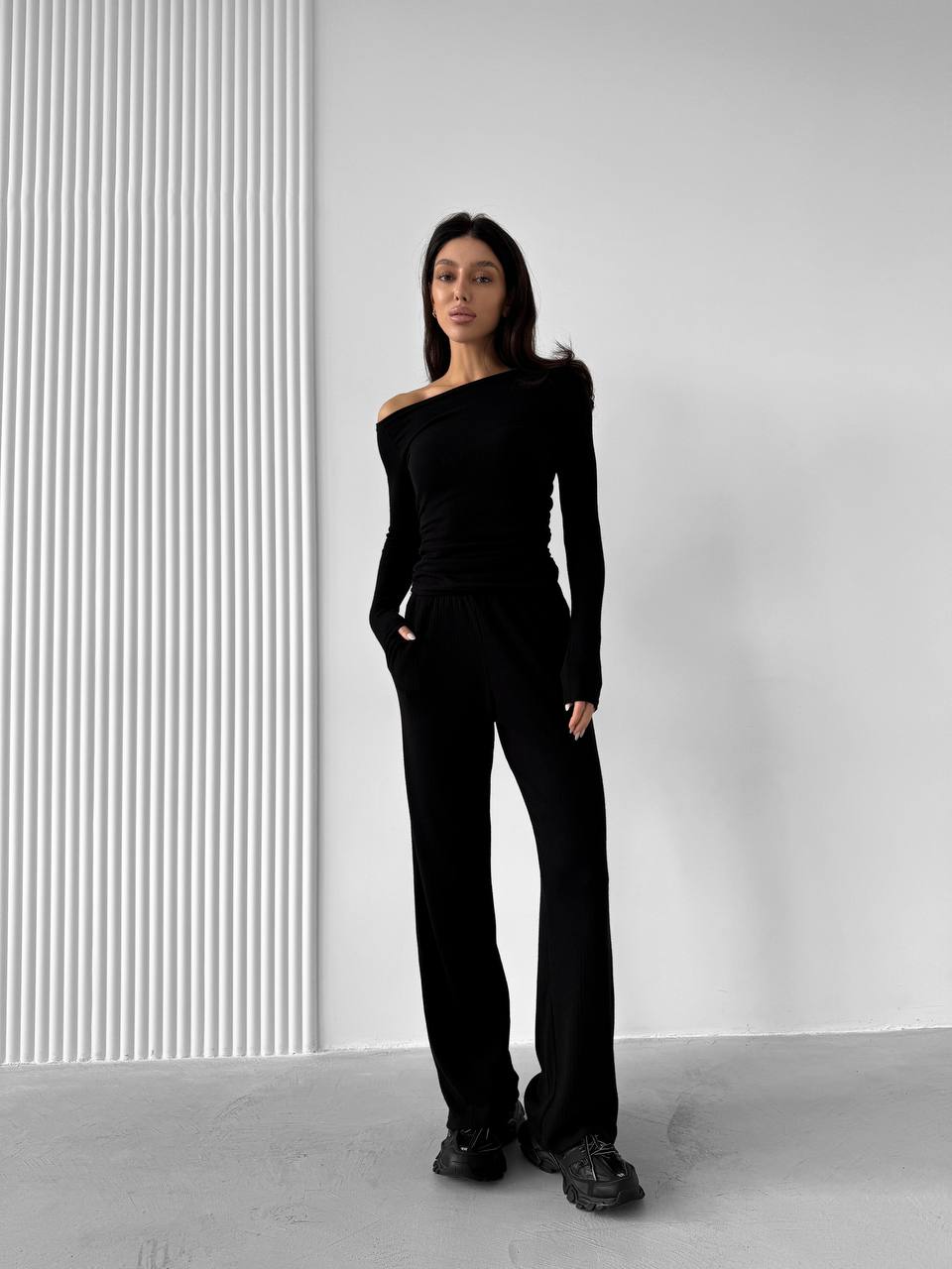 Ангоровий прогулянковий костюм чорного кольору 34448