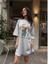 Бавовняна сукня-футболка з малюнком сiрого кольору 33659