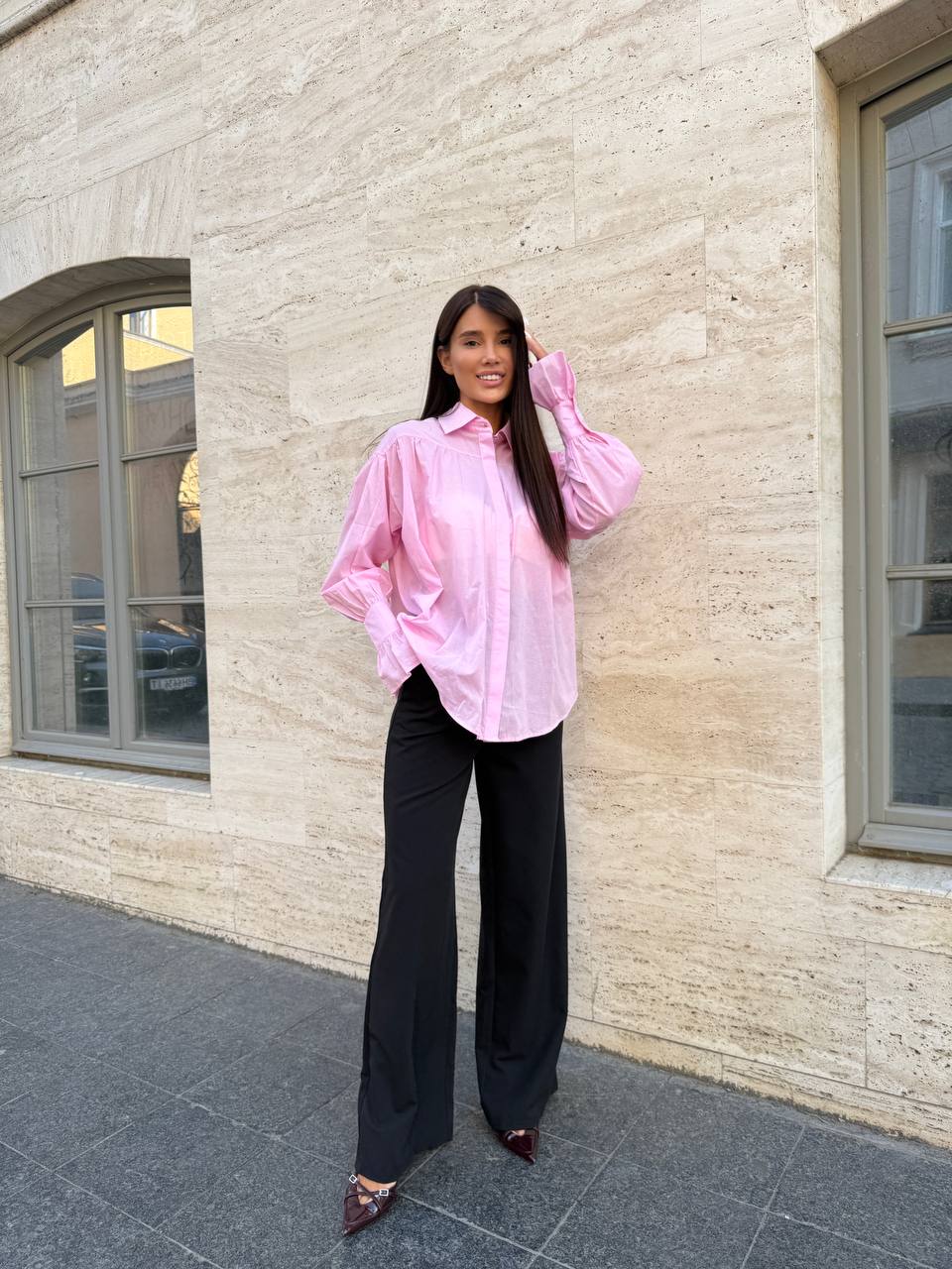 Бавовняна жіноча сорочка з стильним рукавом рожевого кольору 34064