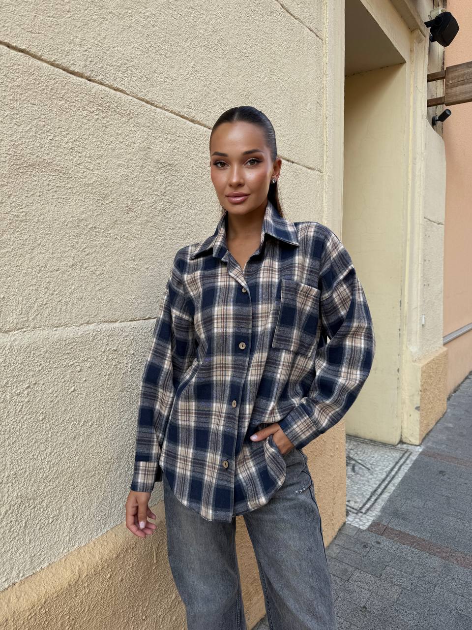 Базова жіноча сорочка синього кольору 34138