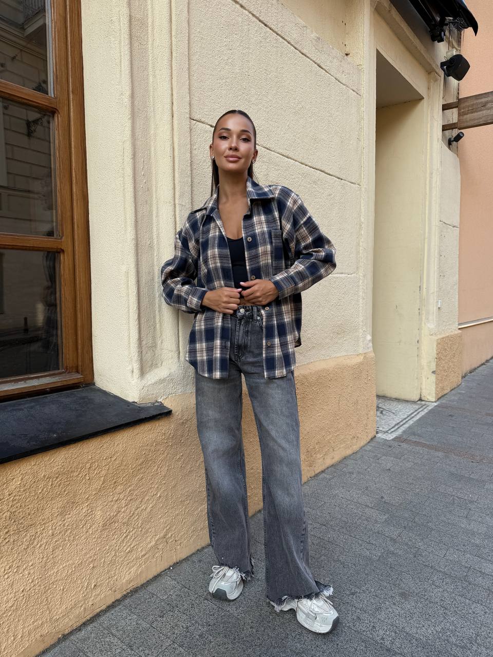 Базова жіноча сорочка синього кольору 34138