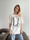 Базова жіноча футболка з написом молочного кольору 31493