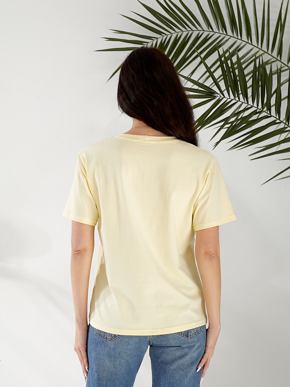 Базова жіноча футболка з написом жовтого кольору 32531
