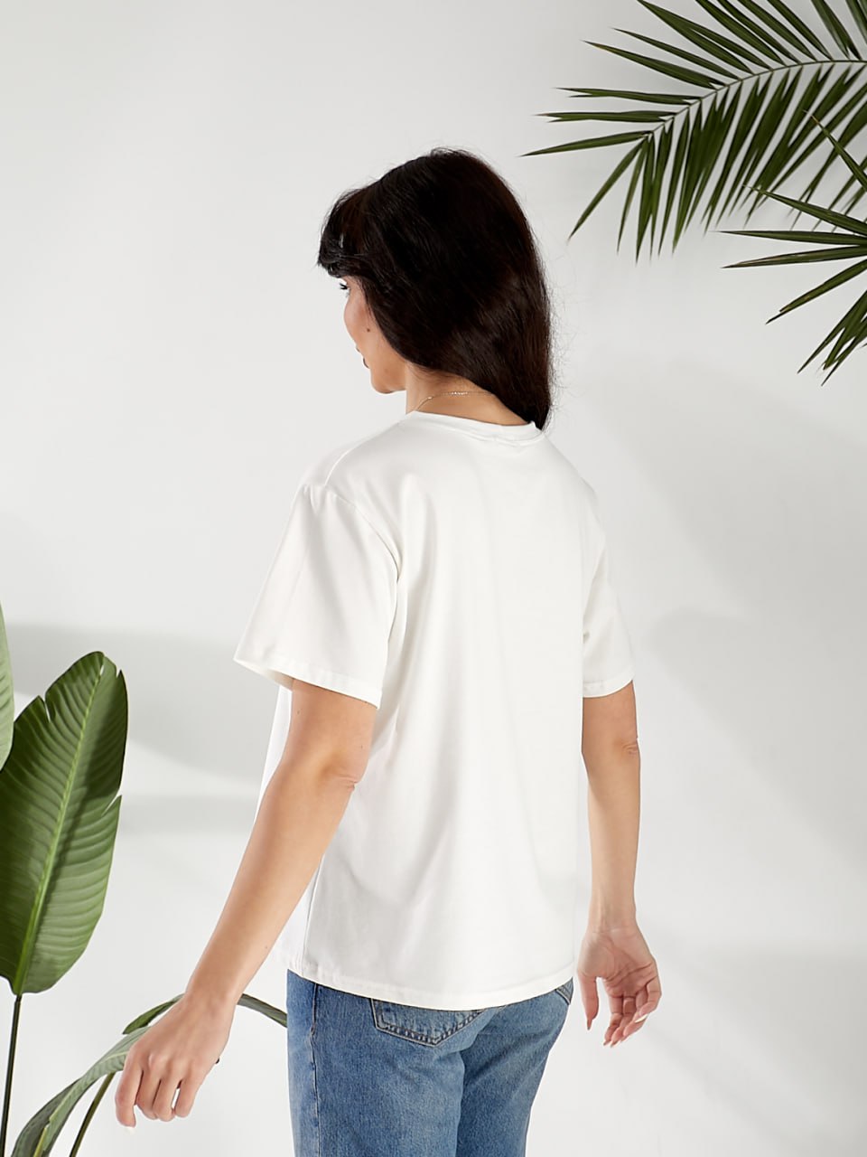 Базовая женская футболка с рисунком белого цвета 32524