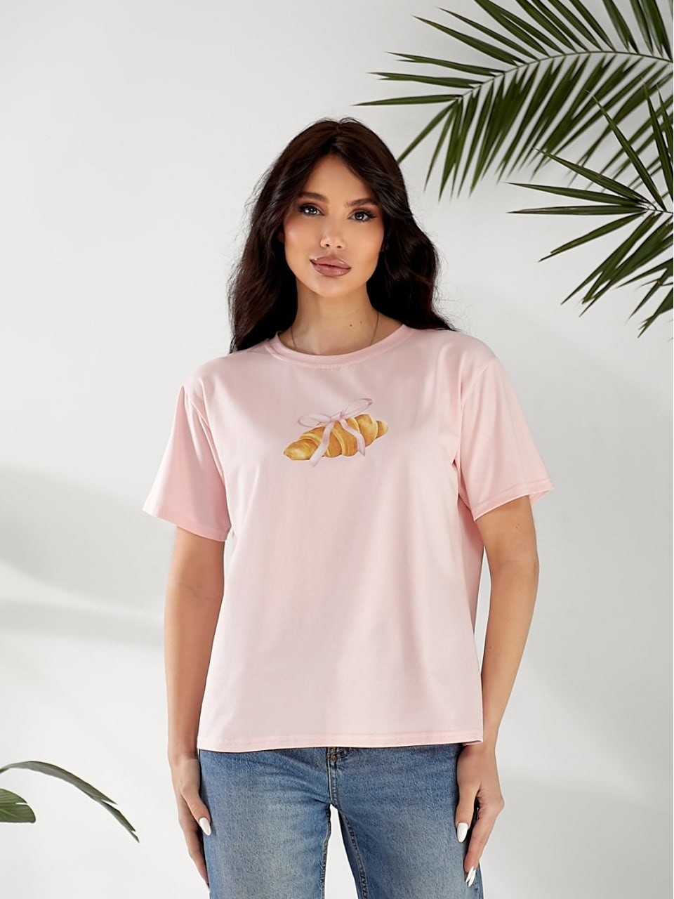 Базова жіноча футболка з малюнком рожевого кольору 32525