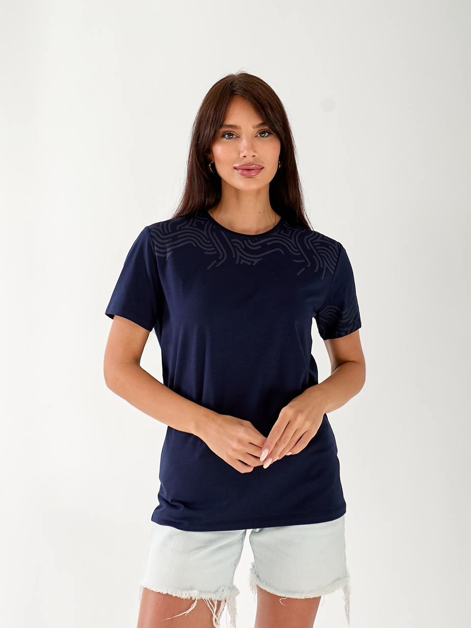 Базова жіноча футболка з візерунками синього кольору 33292