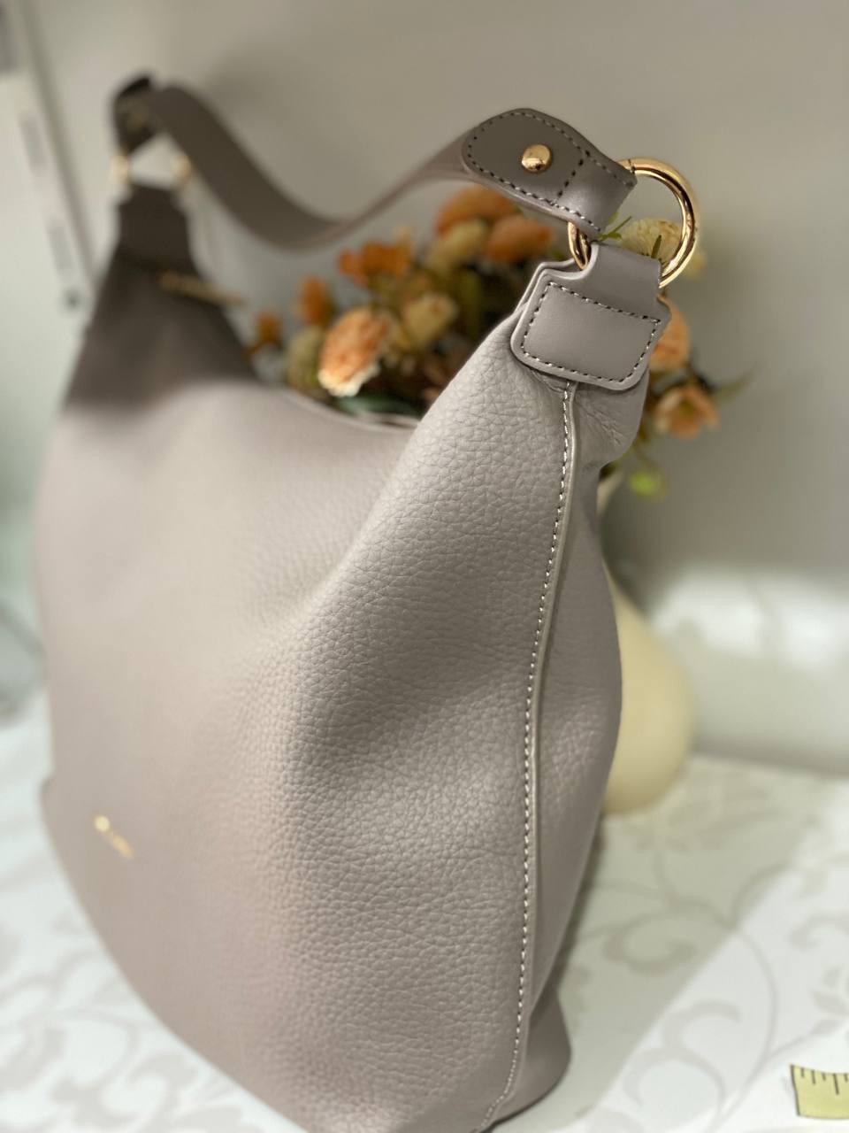 Базова жіноча сумка на плече iз еко-шкіри кавового кольору 32165