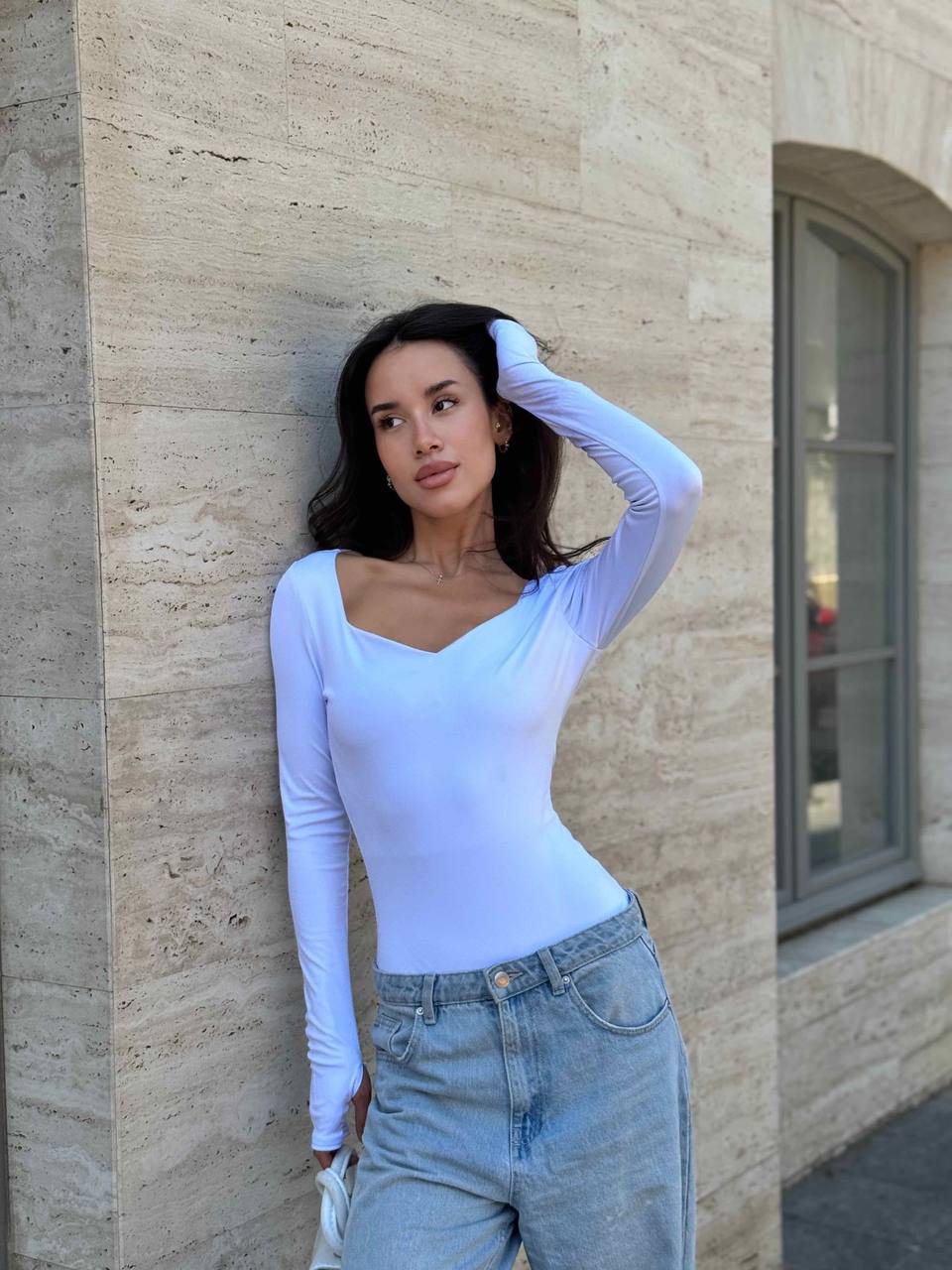 Базовий боді з розрізом для пальців бiлого кольору 34715