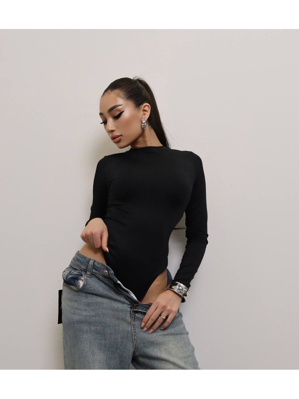 Базовий однотонний боді чорного кольору 33939