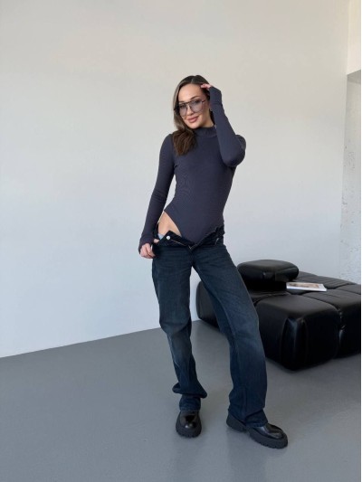 Базовий однотонний боді на флiсi графiтового кольору 35312