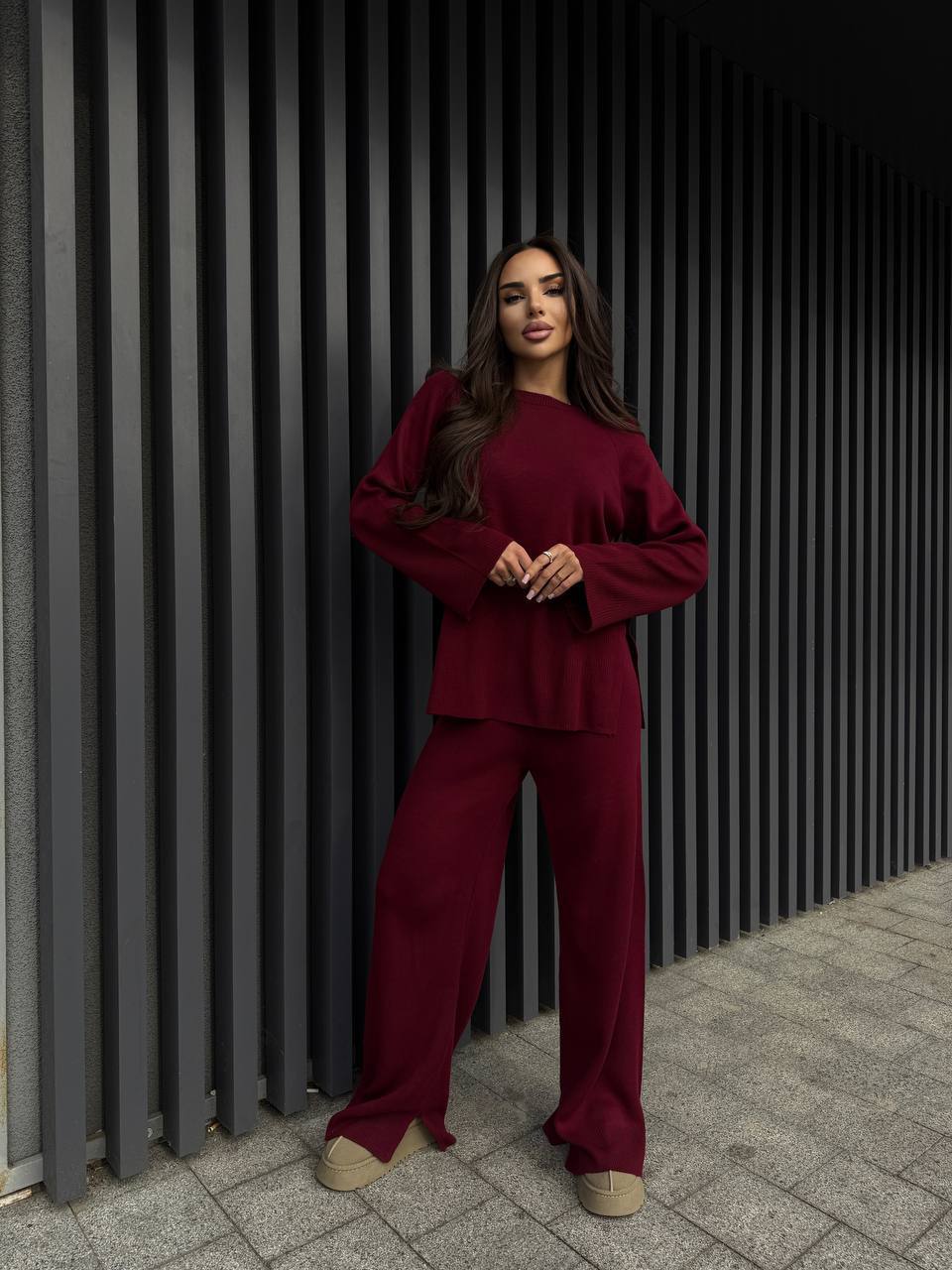 Базовий жiночий костюм 2-ка бордового кольору 35604