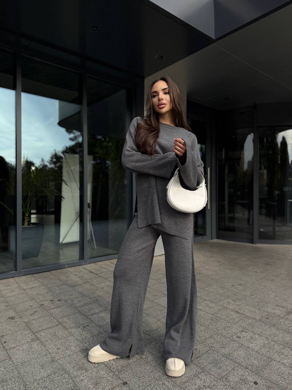 Базовий жiночий костюм 2-ка графiтового кольору 35603