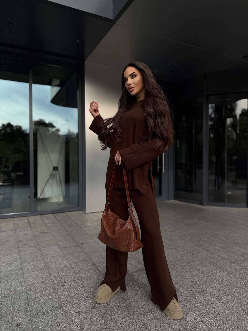 Базовый женский костюм 2-ка коричневого цвета 35605