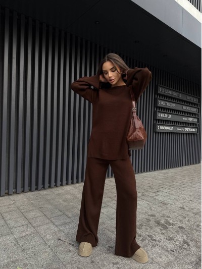 Базовий жiночий костюм 2-ка коричневого кольору 35605