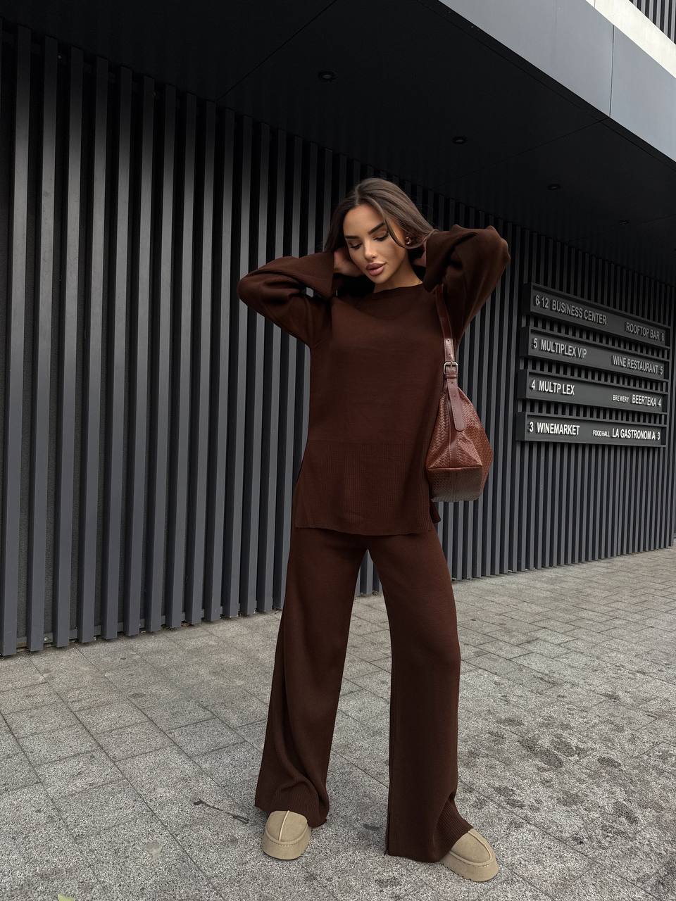 Базовый женский костюм 2-ка коричневого цвета 35605