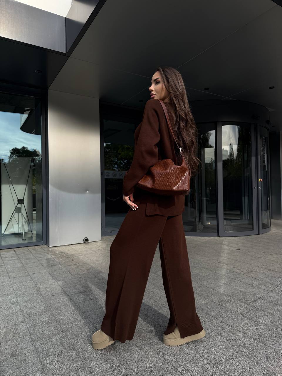 Базовый женский костюм 2-ка коричневого цвета 35605