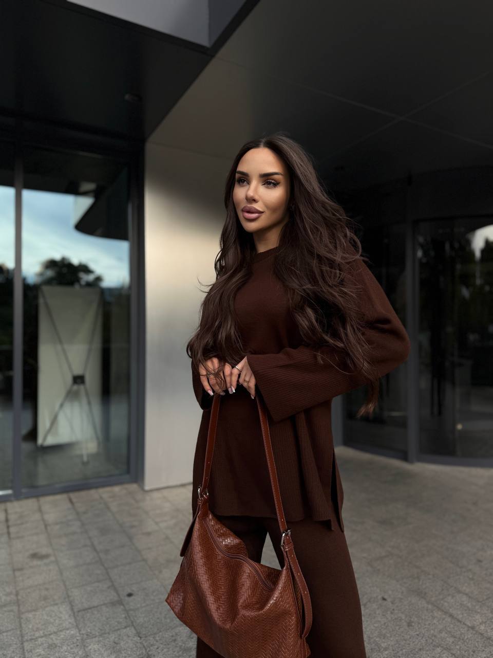 Базовый женский костюм 2-ка коричневого цвета 35605