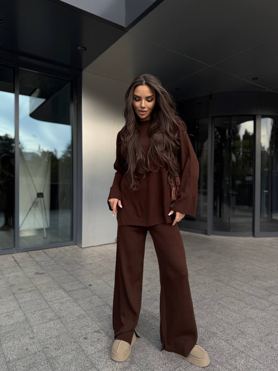 Базовый женский костюм 2-ка коричневого цвета 35605