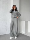Базовий жiночий костюм на змiйцi сiрого кольору 35372