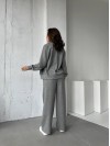 Базовий жiночий костюм на змiйцi сiрого кольору 35372