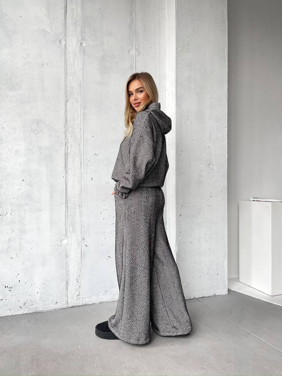 Базовый женский костюм из альпаки черно-белого цвета 35969