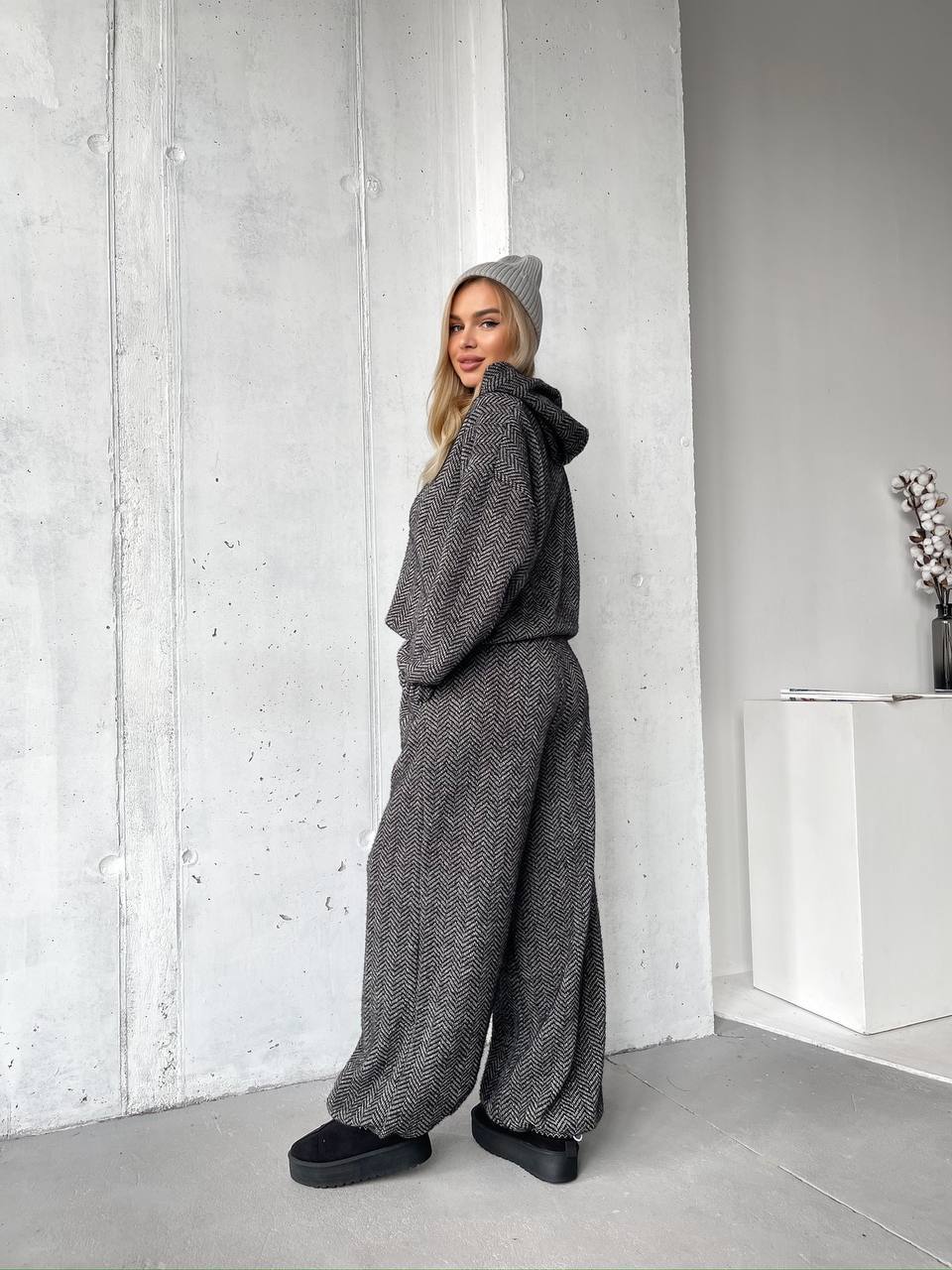 Базовий жiночий костюм з альпаки чорного кольору 35967