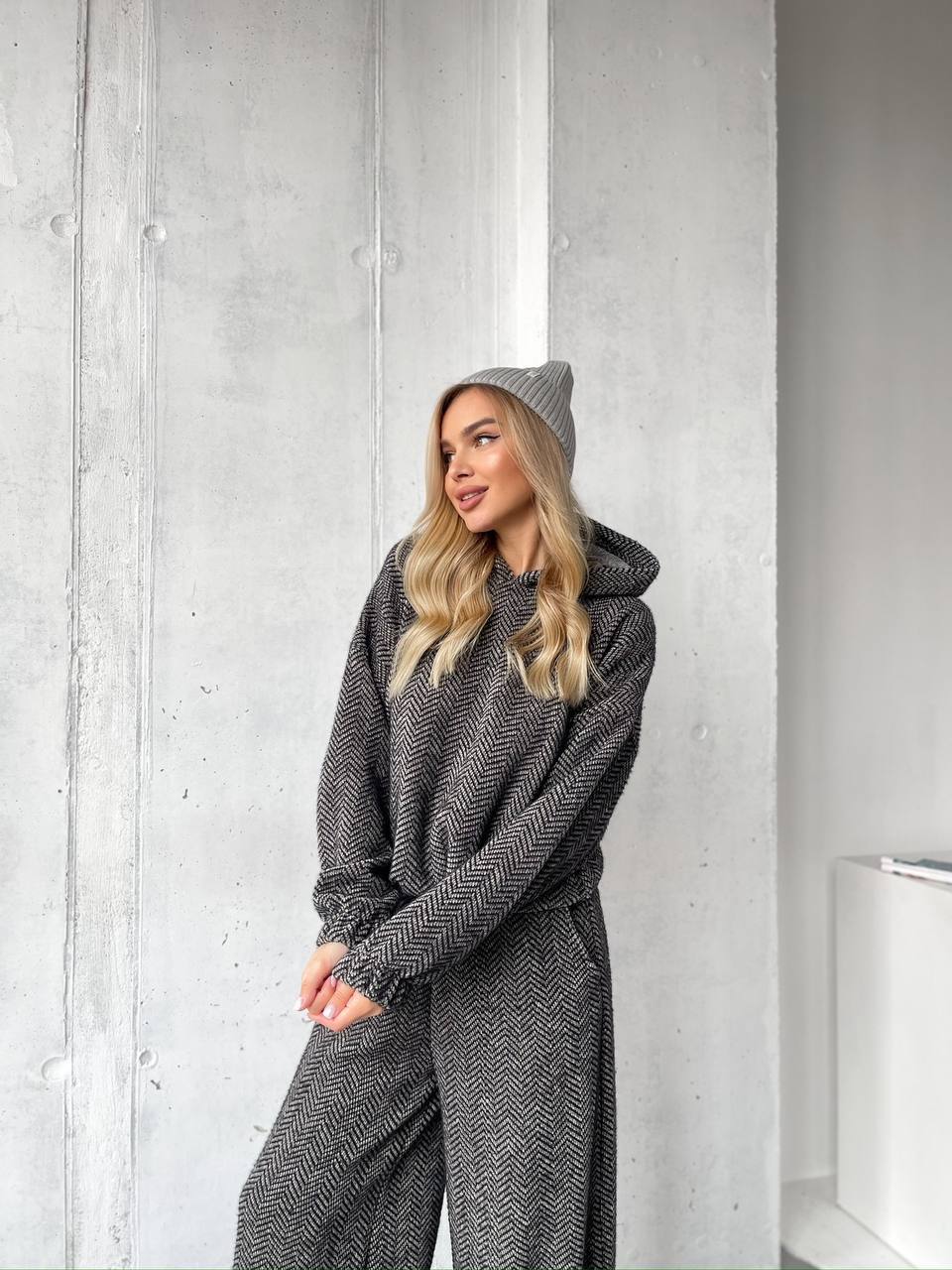 Базовий жiночий костюм з альпаки чорного кольору 35967