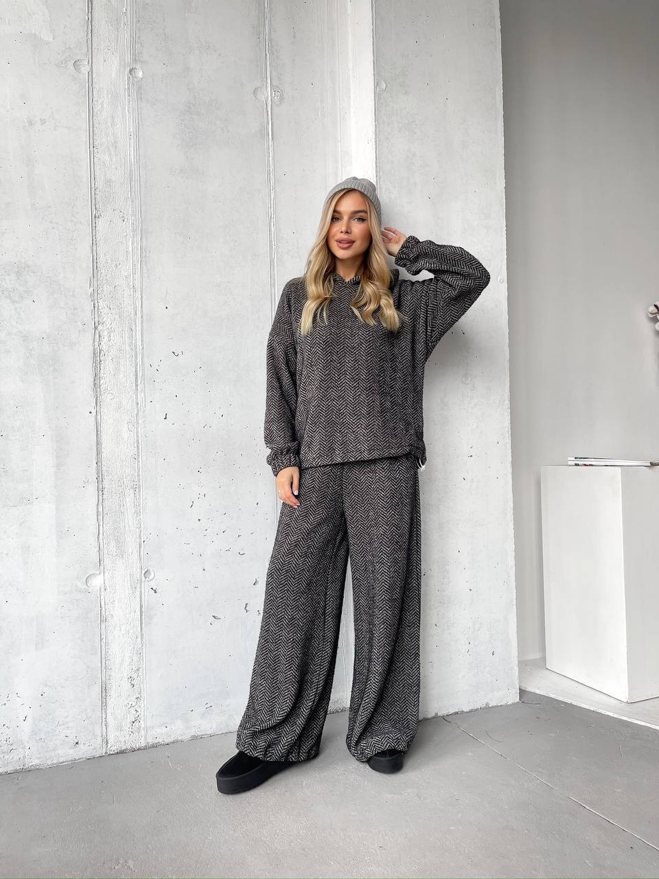 Базовий жiночий костюм з альпаки чорного кольору 35967