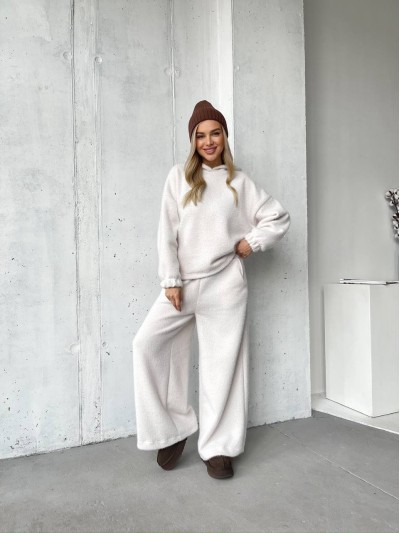 Базовий жiночий костюм з альпаки молочного кольору 35966