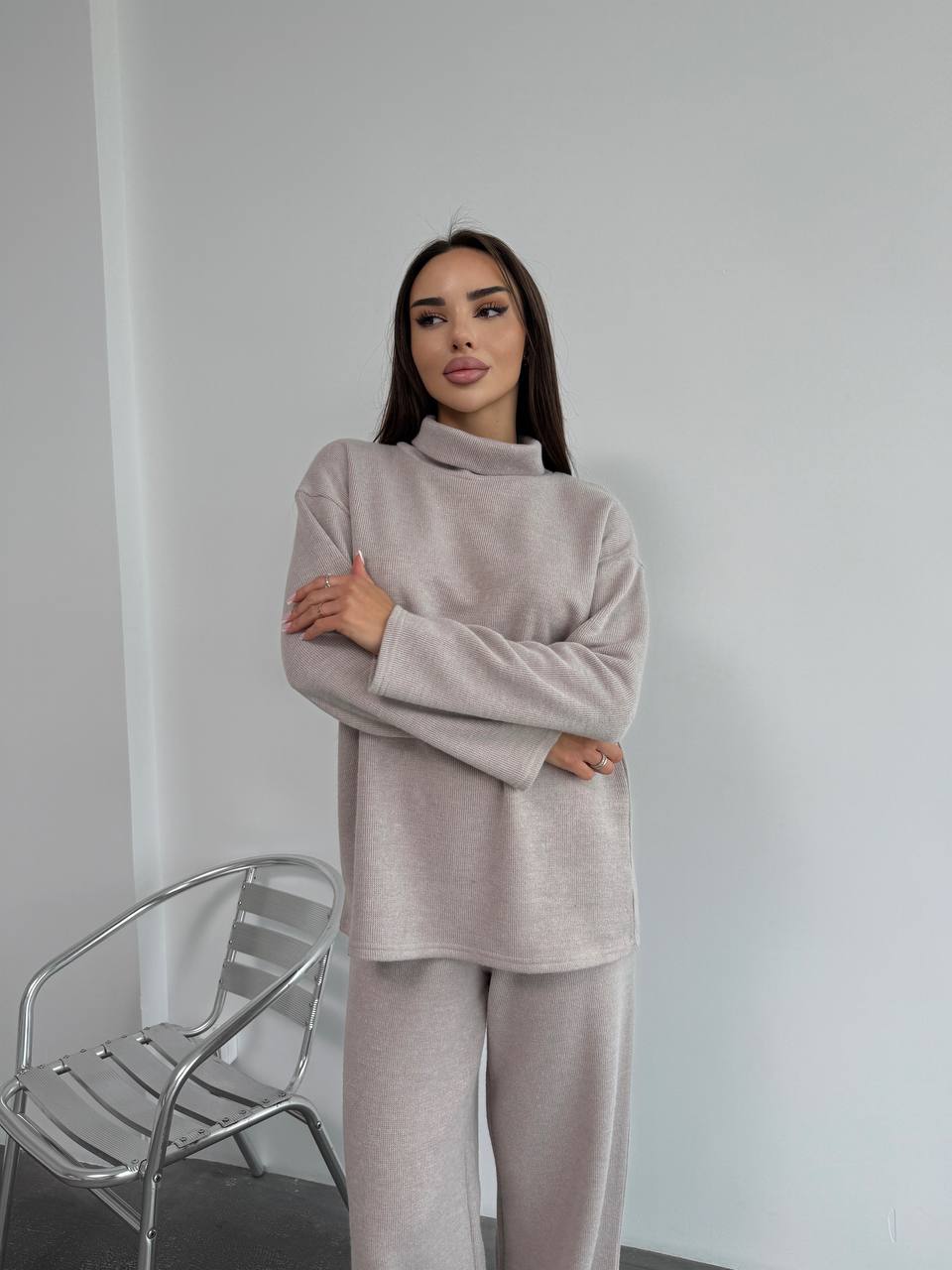 Базовий жiночий костюм з ангори бежевого кольору 35285