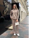 Базовий жiночий костюм з ангори бежевого кольору 35318