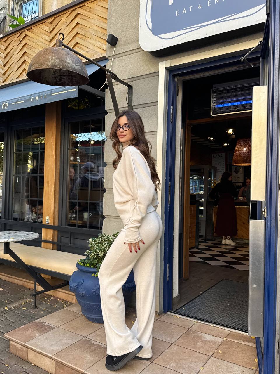 Базовий жiночий костюм з ангори бежевого кольору 35592