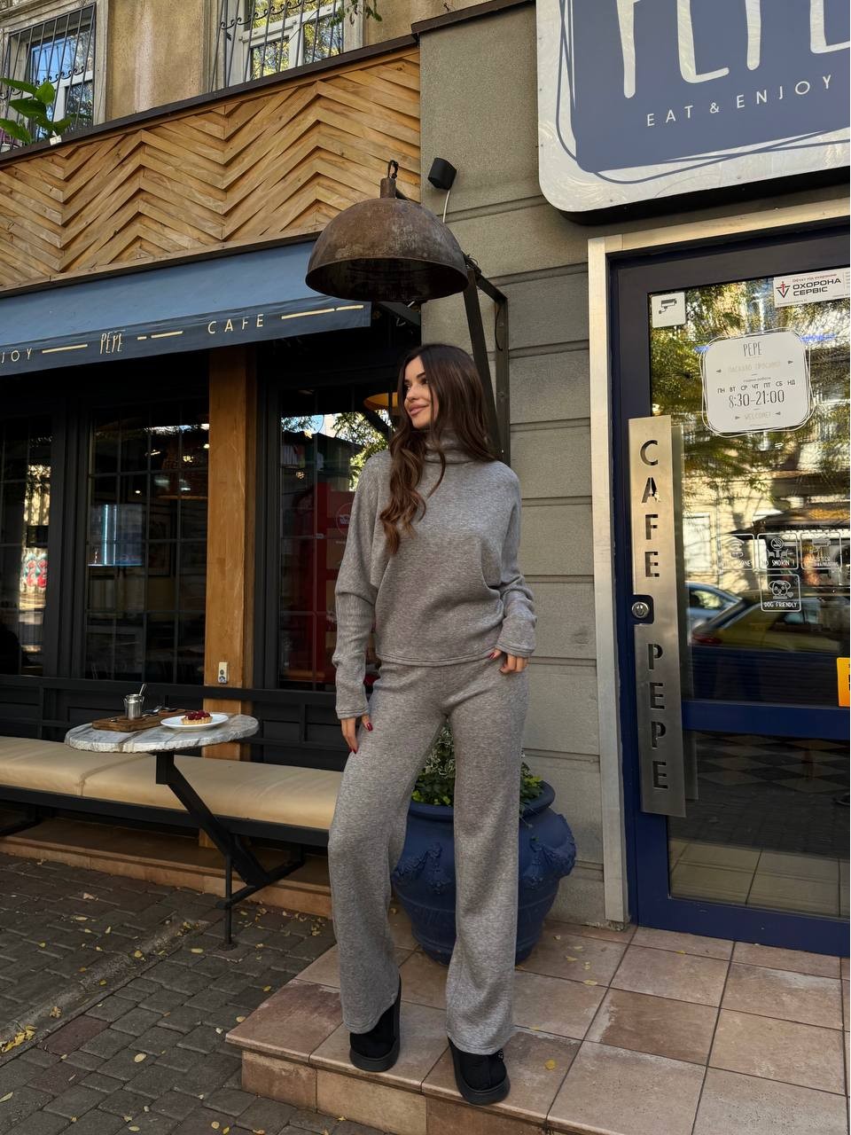 Базовий жiночий костюм з ангори графiтового кольору 35595