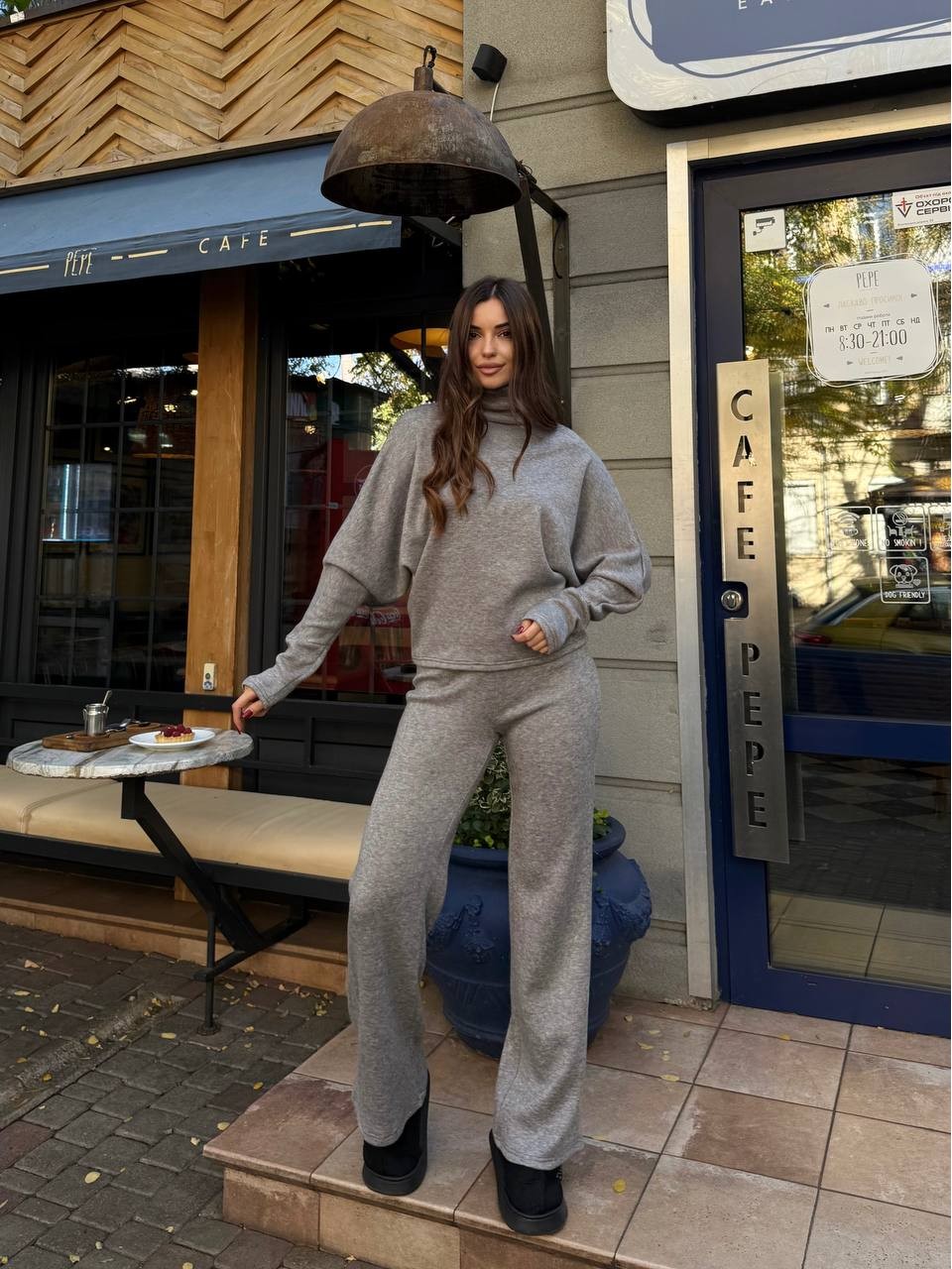 Базовий жiночий костюм з ангори графiтового кольору 35595