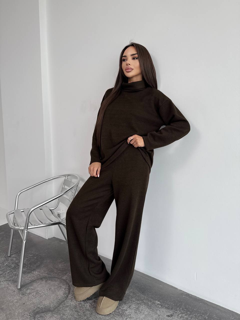 Базовий жiночий костюм з ангори коричневого кольору 35284