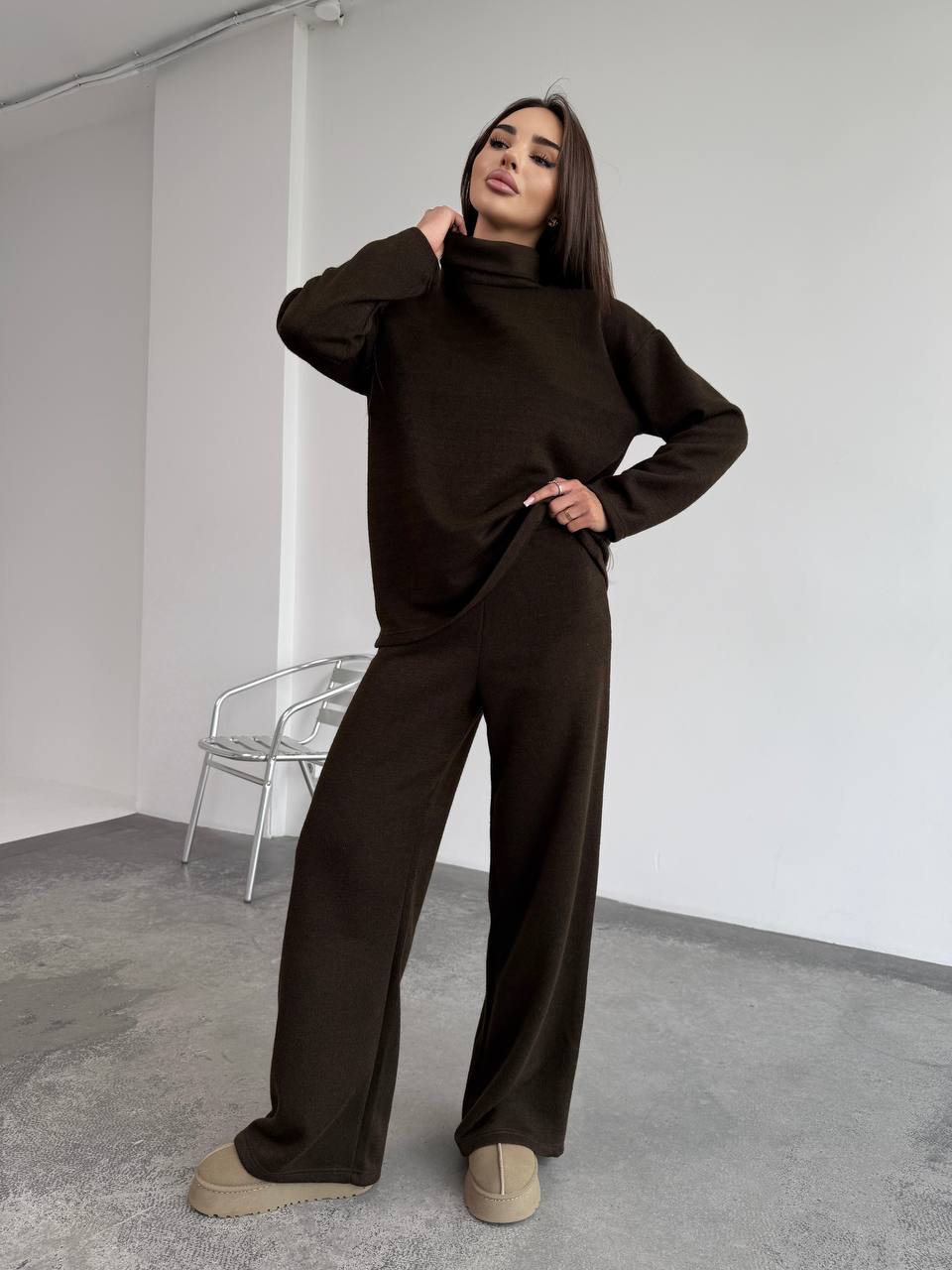Базовий жiночий костюм з ангори коричневого кольору 35284