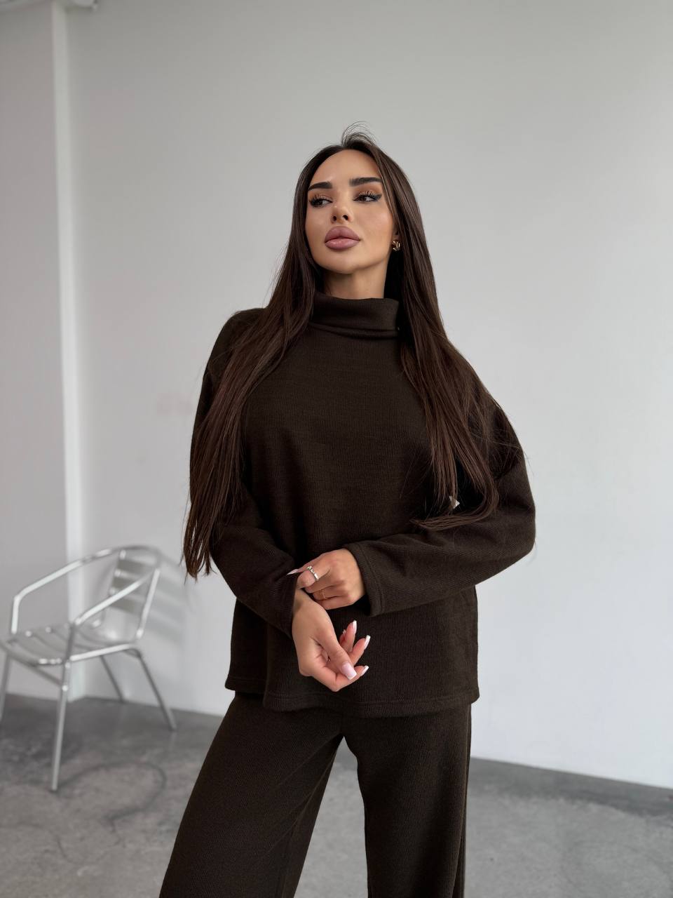 Базовий жiночий костюм з ангори коричневого кольору 35284
