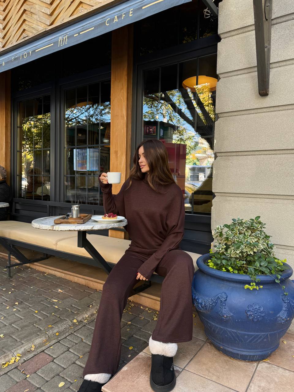 Базовий жiночий костюм з ангори коричневого кольору 35593