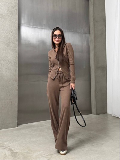 Базовий жiночий костюм з ангори на блискавцi коричневого кольору 36001
