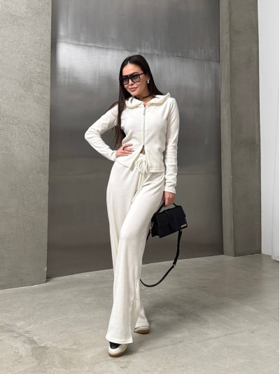 Базовий жiночий костюм з ангори на блискавцi молочного кольору 36000