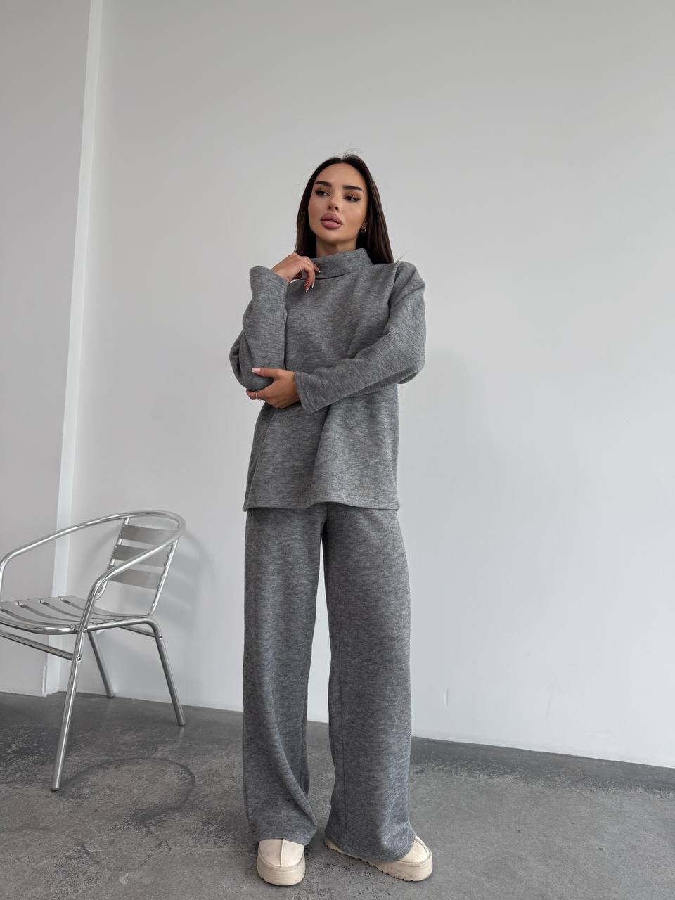 Базовий жiночий костюм з ангори сiрого кольору 35286