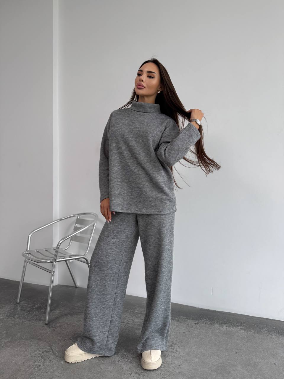 Базовий жiночий костюм з ангори сiрого кольору 35286