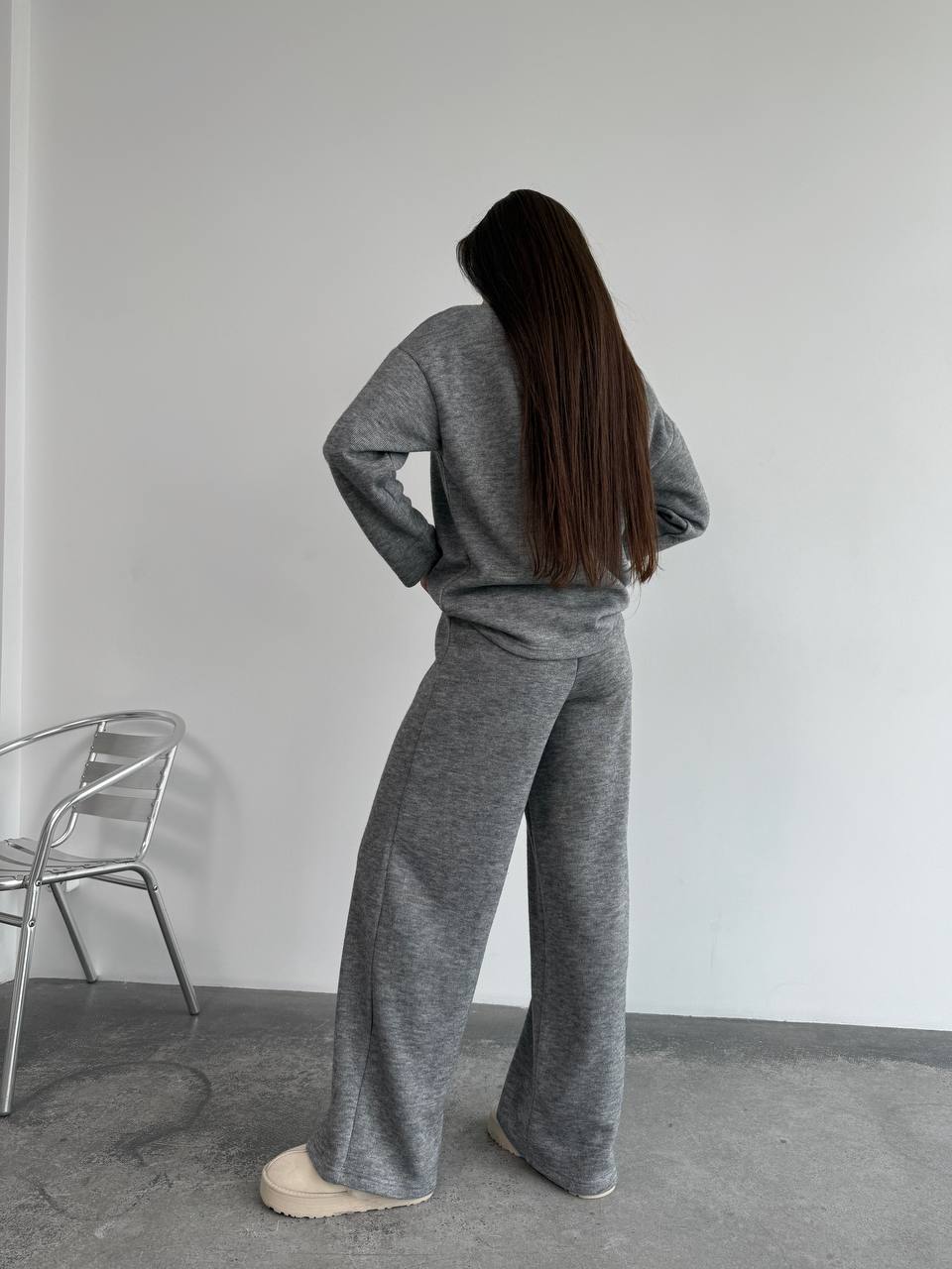 Базовий жiночий костюм з ангори сiрого кольору 35286