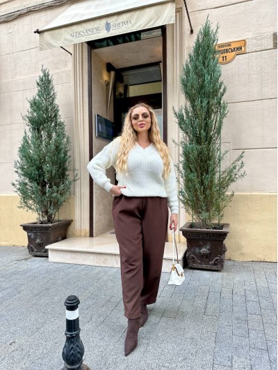 Базовий жіночий светр молочного кольору 34415