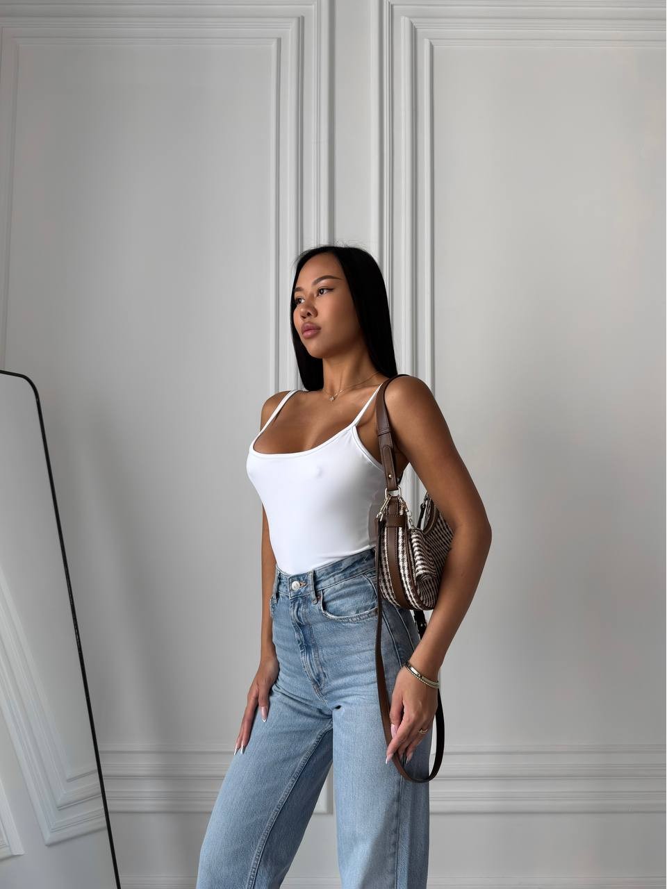 Базовий боді на бретельках білого кольору 31842